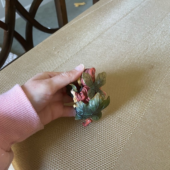 Little girl fairy  sitting in leaves ornament - Picture 3 of 5